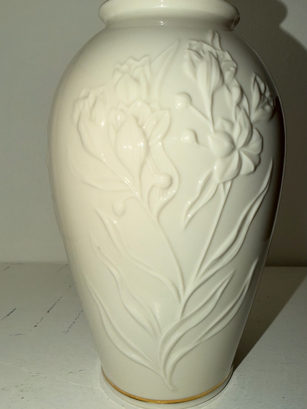 Vintage Lenox 8” Porcelain Vase Masterpiece Collection Embossed Iris 24k Gold